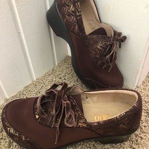 Algeria Shoes Size 39 (8.5)